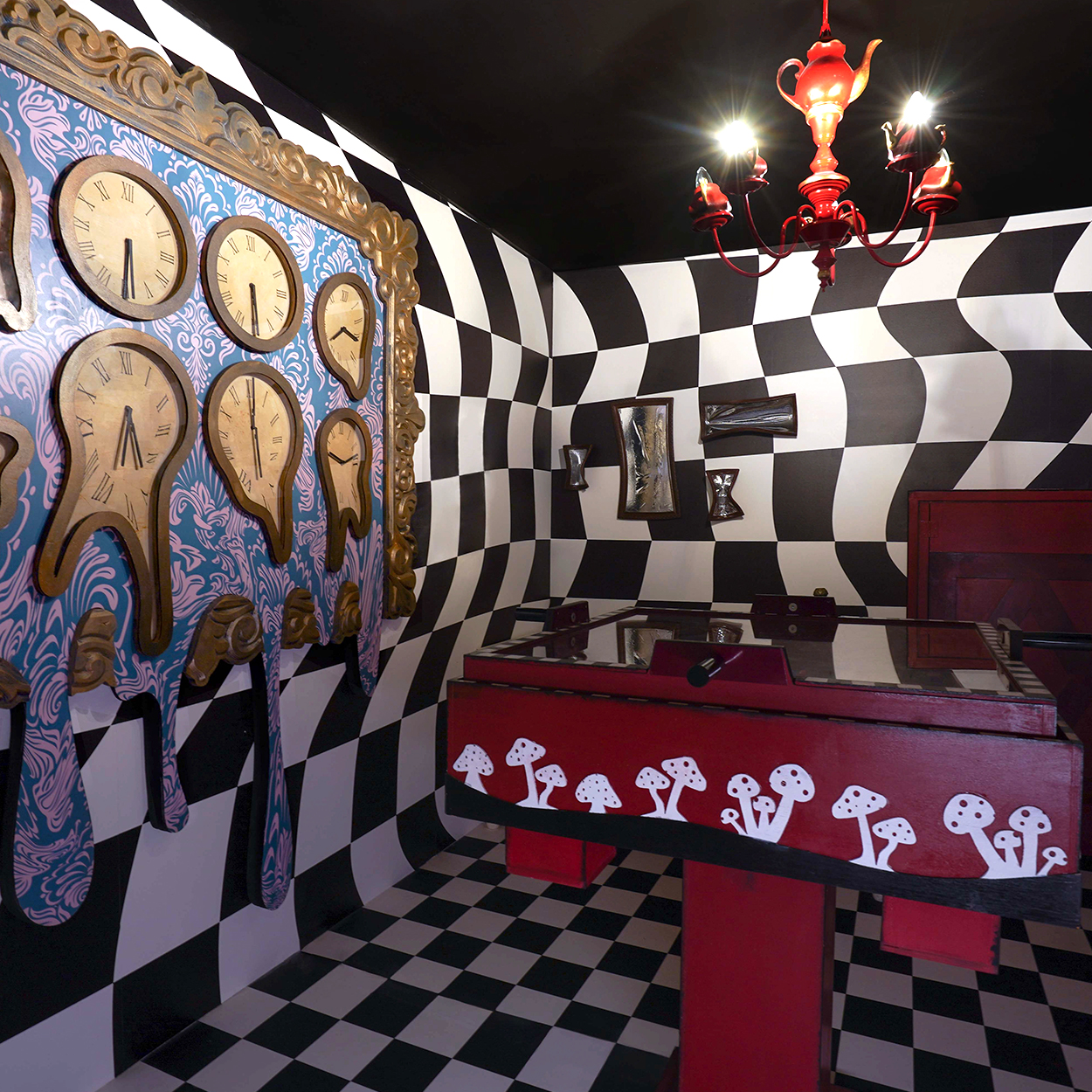 Alice in wonderland store escape room